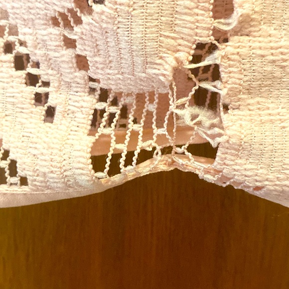 3/$15. Sleeveless top size L - Picture 2 of 5